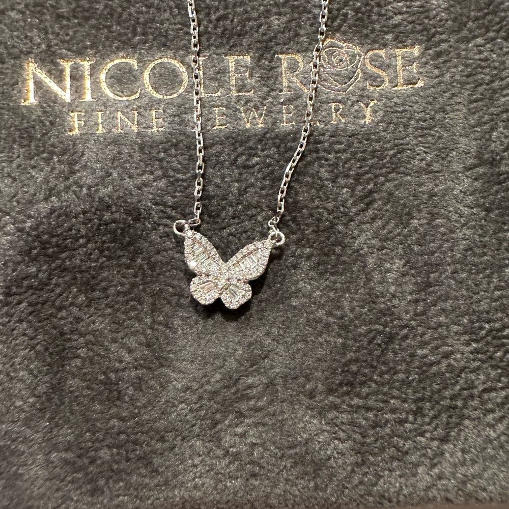Genuine Diamond Butterfly Necklace 18kt White Gold 💎NWOT💎